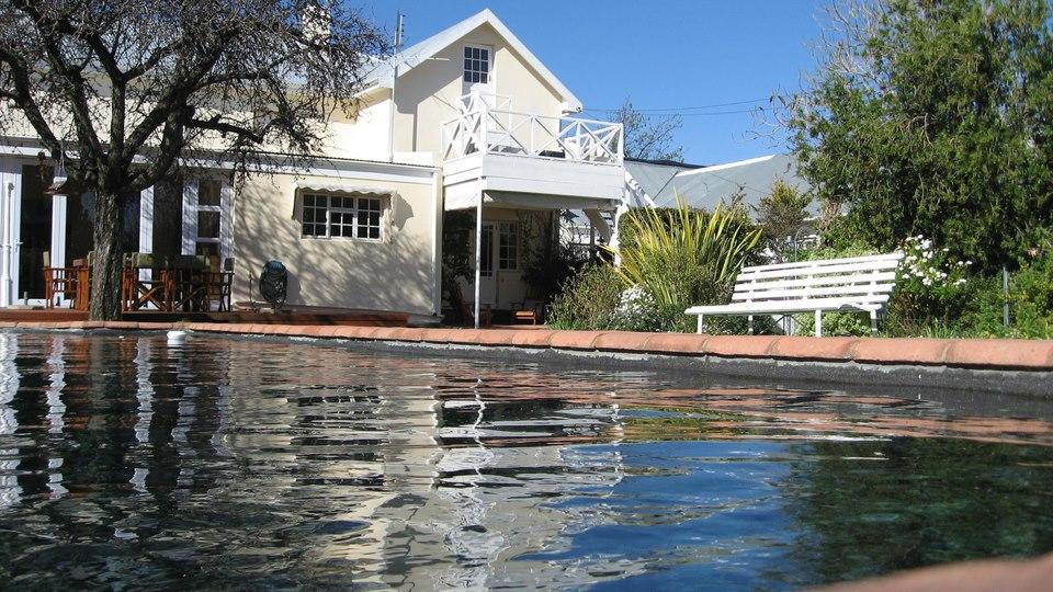 Vacation Hub International - VHI - The Habit Guesthouse