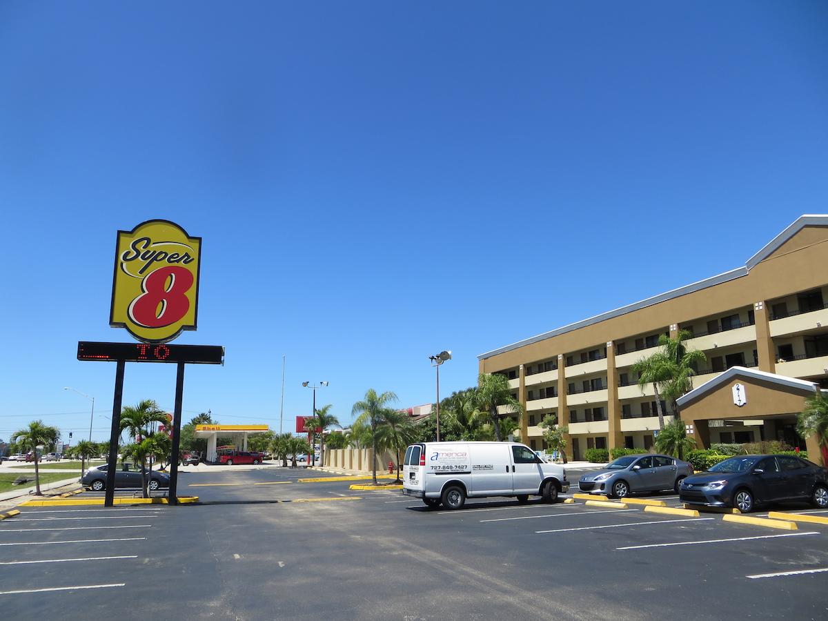 Vacation Hub International - VHI - Travel Club - Super 8 by Wyndham Fort Myers