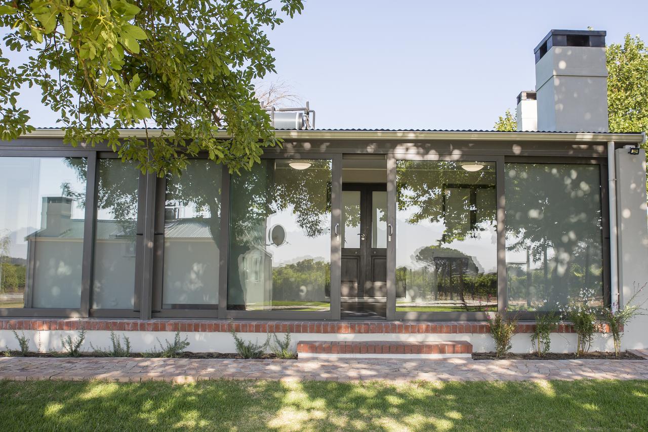 Vacation Hub International - VHI - Travel Club - 401 Rozendal Cottages