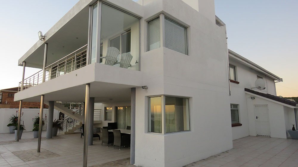 Vacation Hub International - VHI - On The Beach - Luxury Apartment