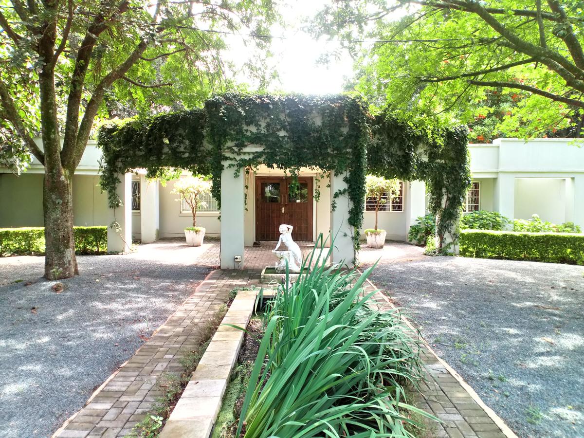 Vacation Hub International - VHI - Travel Club - Rose & Ivy