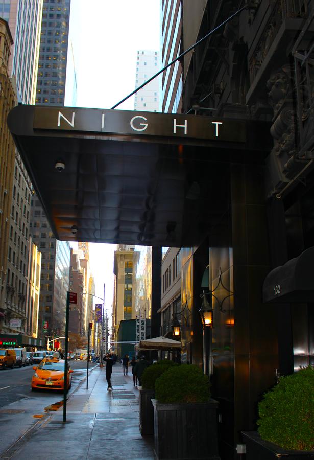 Vacation Hub International - VHI - Travel Club - Night Theater District