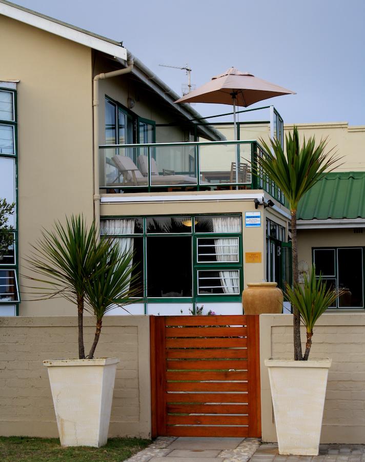 Vacation Hub International - VHI - Sandra's Guest House