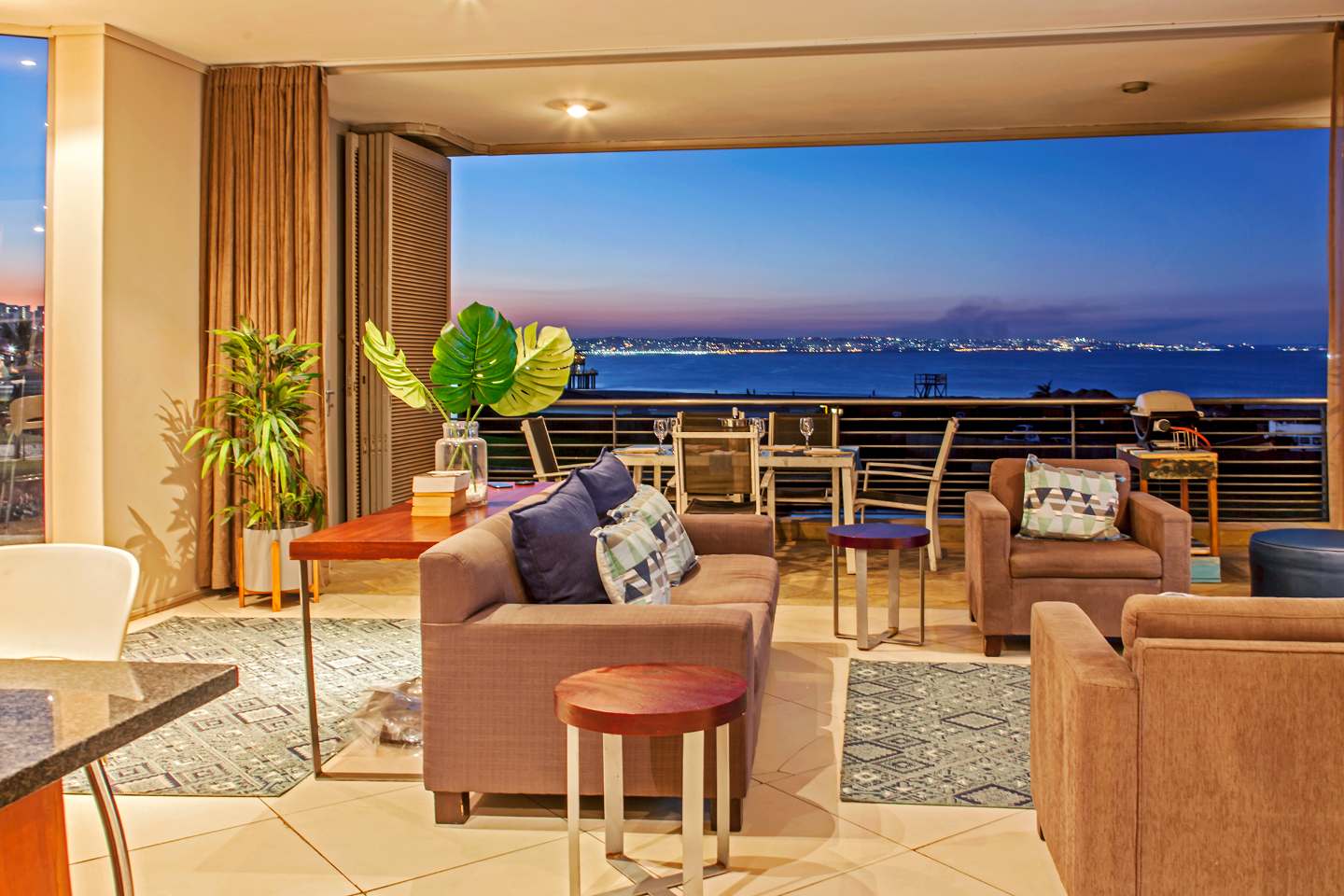 Vacation Hub International - VHI - Travel Club - Point Waterfront Apartments