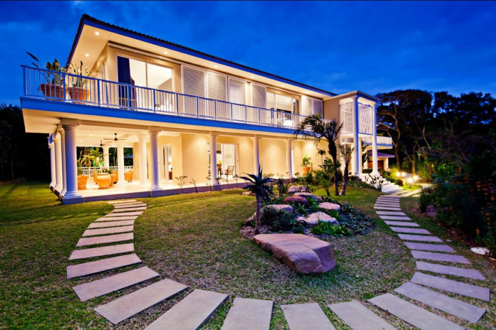 Vacation Hub International - VHI - Luxury Seaside Homes- Palmtree House