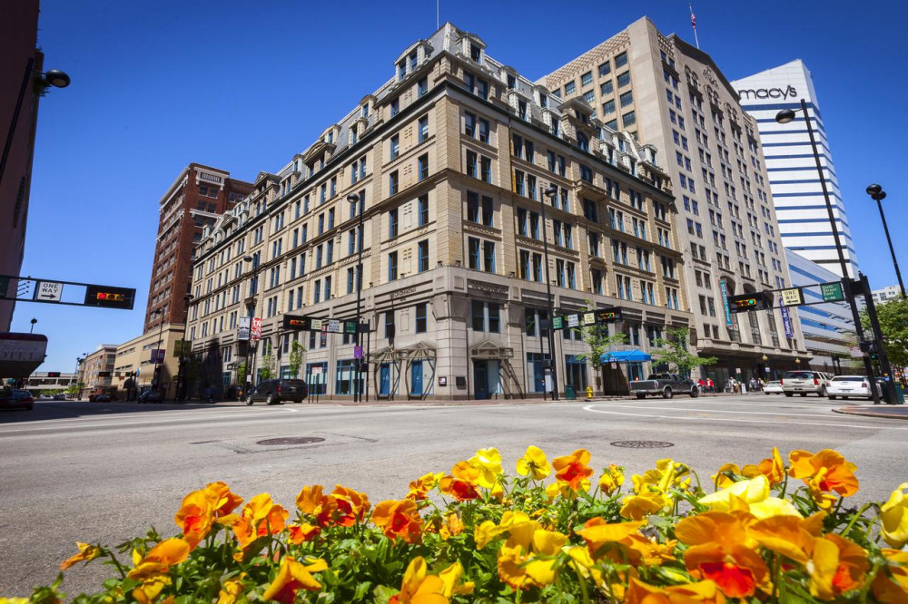 Vacation Hub International - VHI - Travel Club - The Cincinnatian Hotel, Curio Collection by Hilton