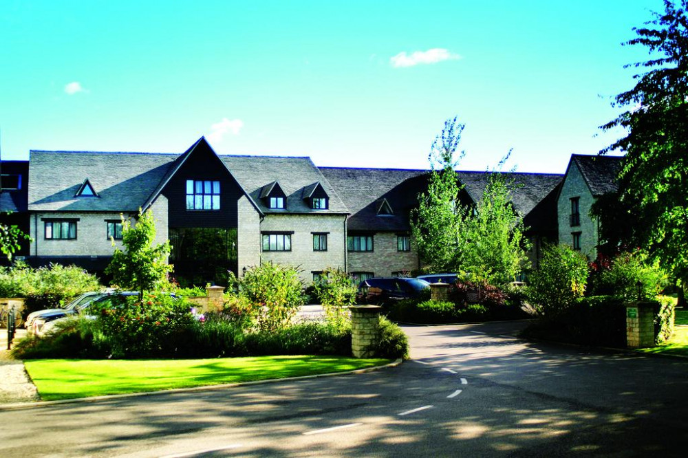 Vacation Hub International - VHI - Travel Club - Oxford Spires Hotel