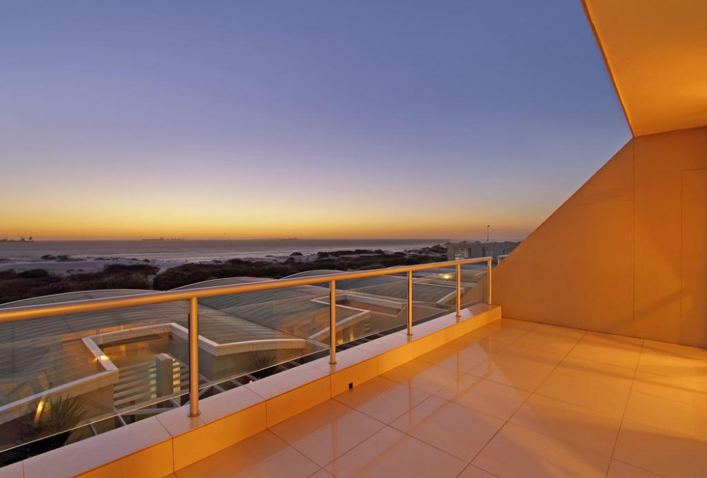 Vacation Hub International - VHI - Travel Club - Dolphin Beach H104