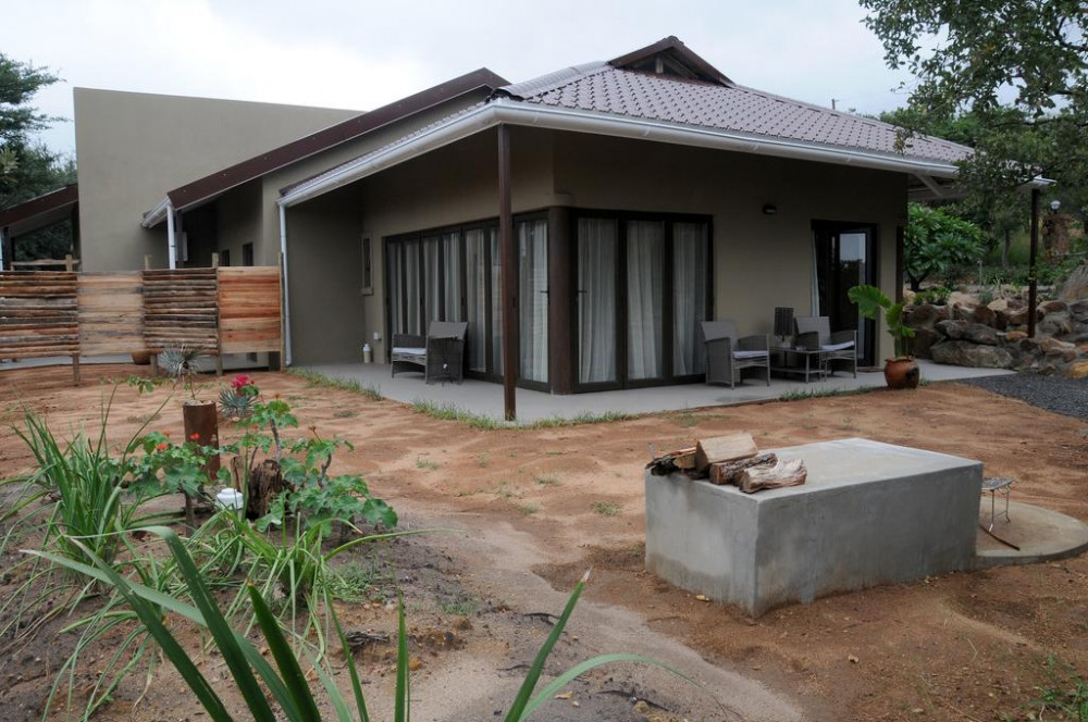 Vacation Hub International - VHI - Travel Club - Ukuthula Cottages - luxury `bed in the bush´
