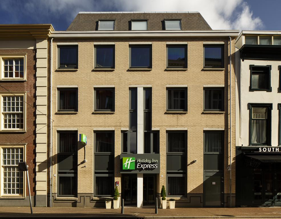 Vacation Hub International - VHI - Travel Club - Holiday Inn Express The Hague - Parliament
