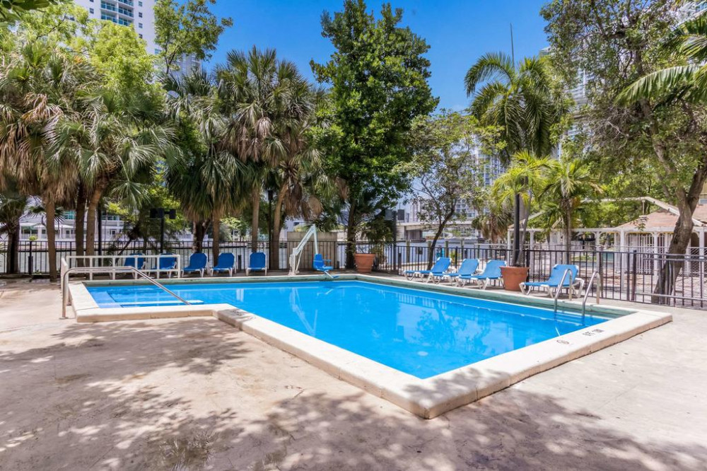 Vacation Hub International - VHI - Travel Club - Rodeway Inn & Suites