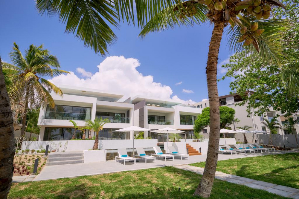 Vacation Hub International - VHI - Travel Club - Les Estivales Beachfront Suites and Penthouses by LOV