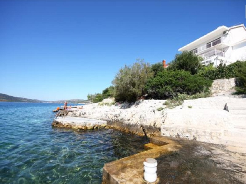 Vacation Hub International - VHI - Travel Club - Croatia Sea Front Villa