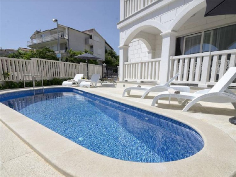 Vacation Hub International - VHI - Travel Club - 4 Bedroom Villa with Pool in Split City, sleeps 6-10