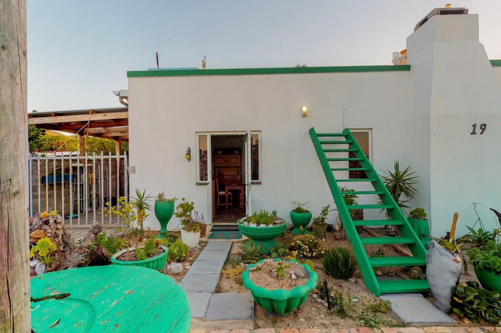 Vacation Hub International - VHI - Travel Club - Seeberg Cottage C, Hermanus