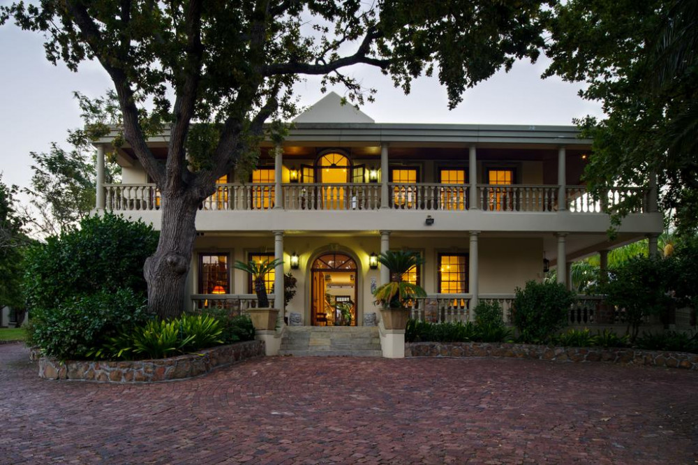 Vacation Hub International - VHI - Travel Club - Ibis House