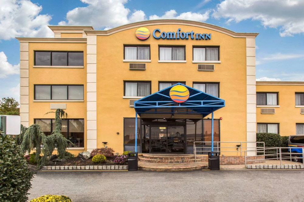Vacation Hub International - VHI - Travel Club - Comfort Inn Edgewater on Hudson River