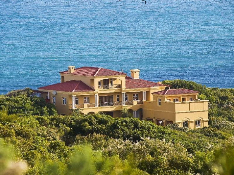 Vacation Hub International - VHI - Travel Club - Whale Tails Self Catering Beach Villa