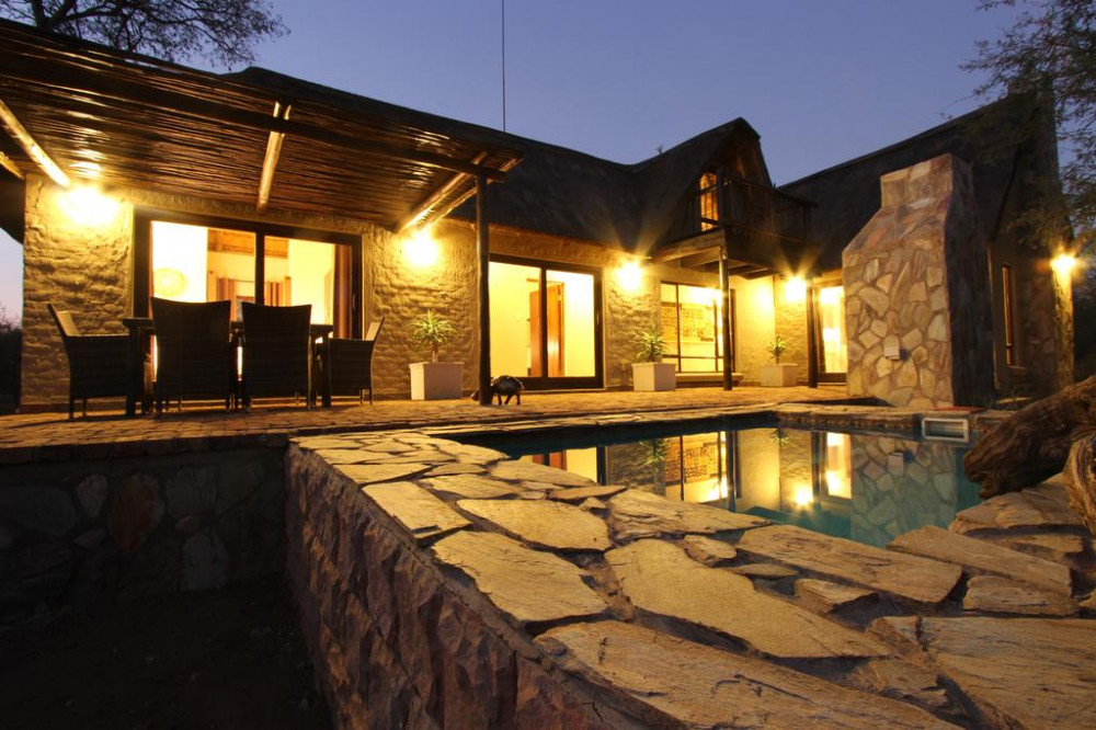 Vacation Hub International - VHI - Travel Club - Giraffe Lodge