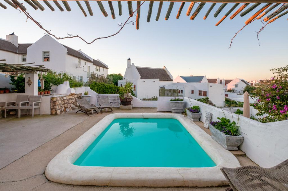 Vacation Hub International - VHI - Travel Club - The Smugglers cottage