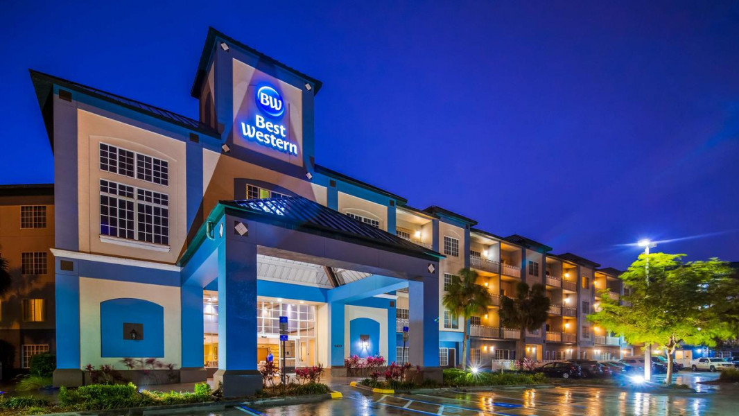 Vacation Hub International - VHI - Travel Club - Best Western Naples Plaza Hotel