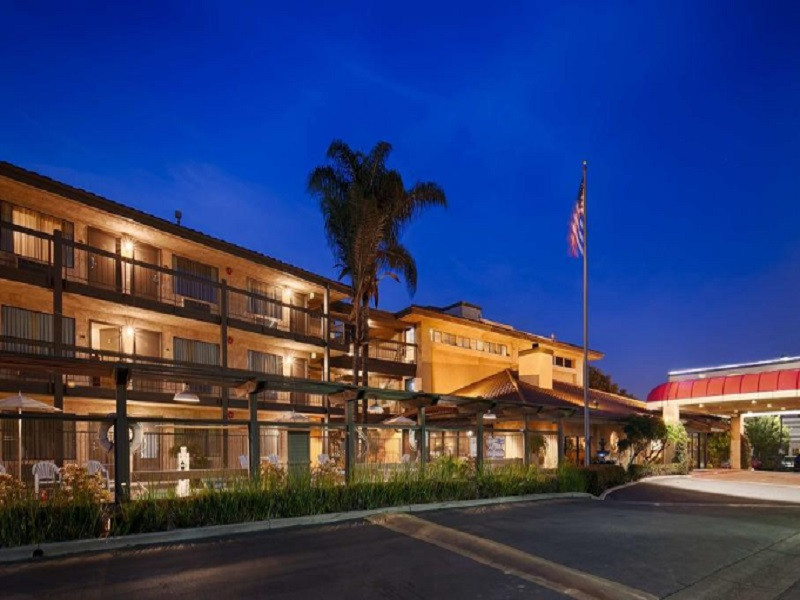 Vacation Hub International - VHI - Travel Club - Best Western Plus Executive Inn