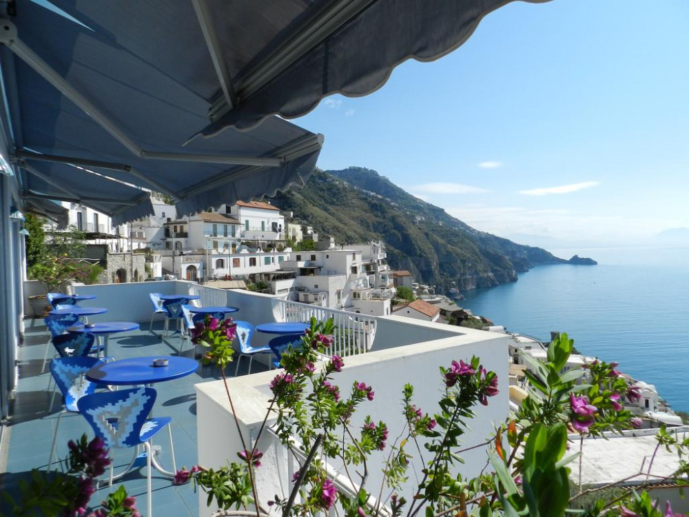 Vacation Hub International - VHI - Travel Club - Holiday Hotel