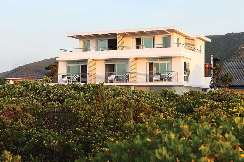 Vacation Hub International - VHI - Travel Club - One Marine Drive Boutique Hotel