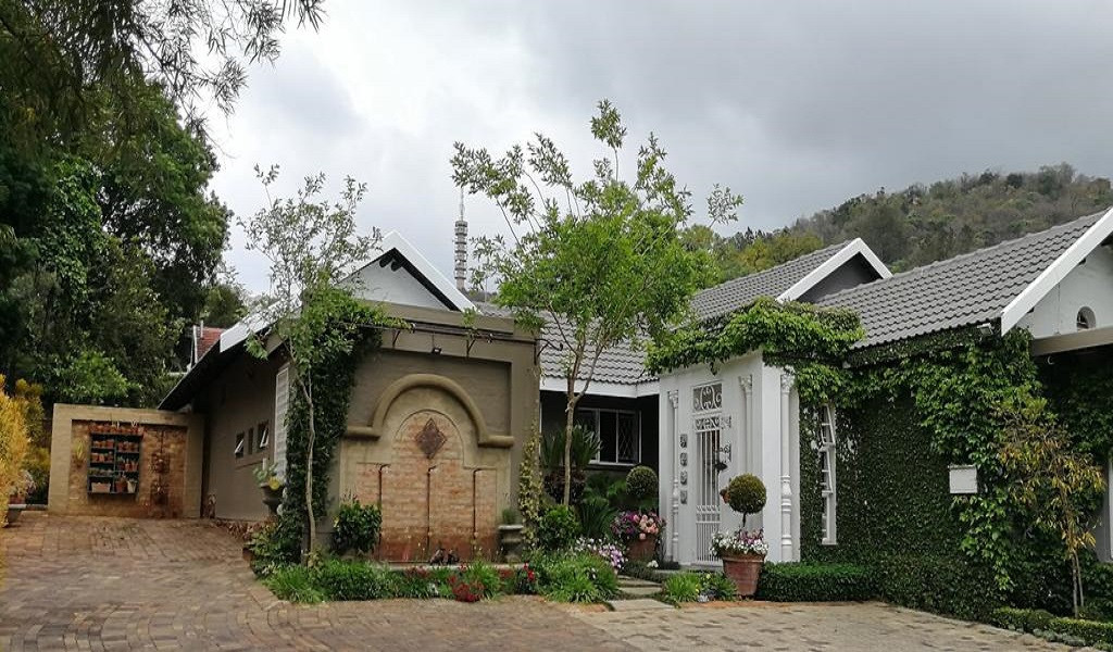Vacation Hub International - VHI - Travel Club - At 98 on Lynburn Guest House