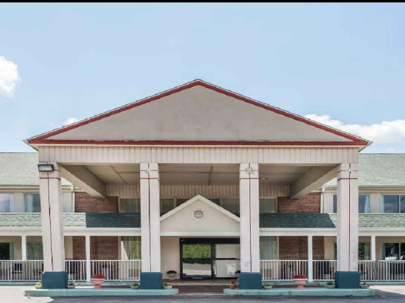 Vacation Hub International - VHI - Travel Club - Days Inn by Wyndham Columbus IN