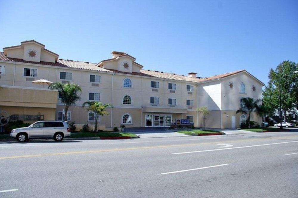 Vacation Hub International - VHI - Travel Club - Best Western Plus Media Centre Inn & Suites