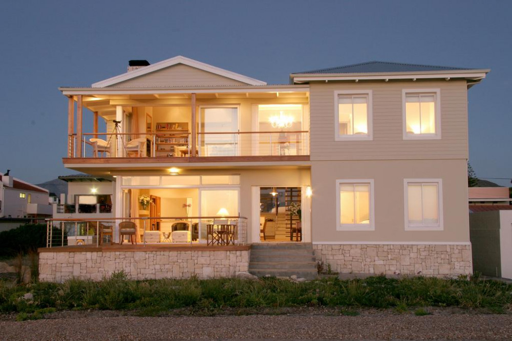 Vacation Hub International - VHI - Travel Club - 138 Marine Beachfront Guesthouse