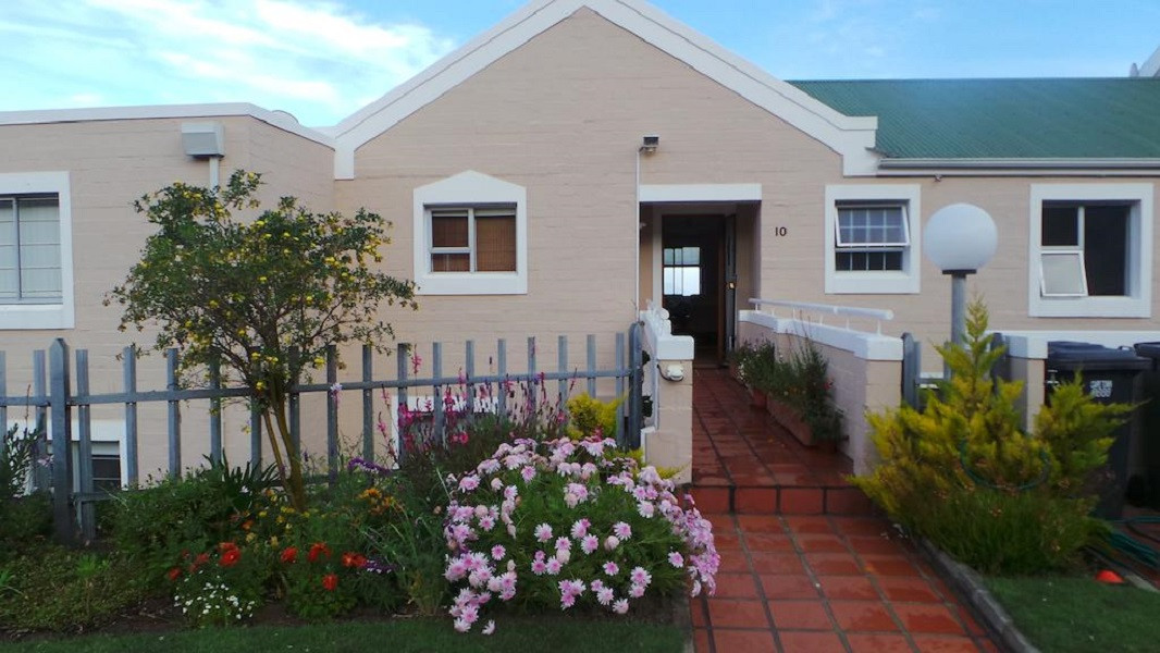 Vacation Hub International - VHI - Travel Club - Simonstown Penthouse