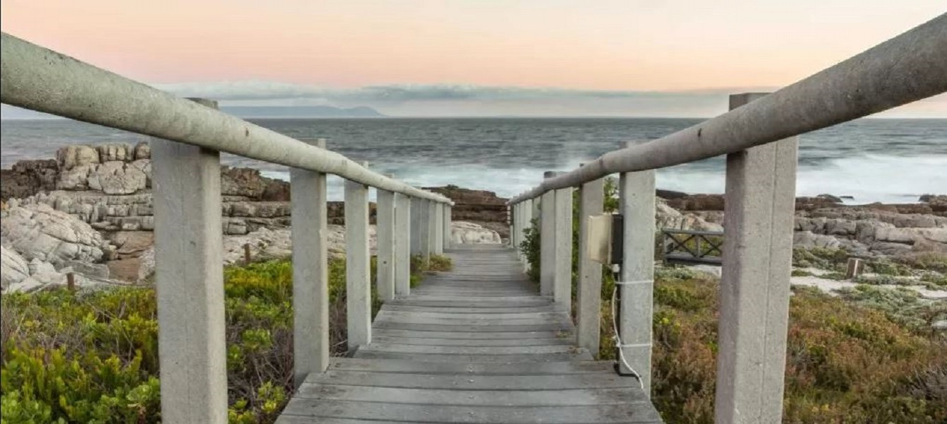 Vacation Hub International - VHI - Travel Club - On Whale Rock
