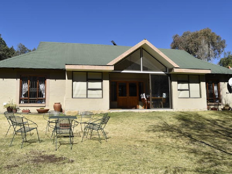 Vacation Hub International - VHI - Travel Club - Clarens Accommodation Bookings- Le Roux Cottage