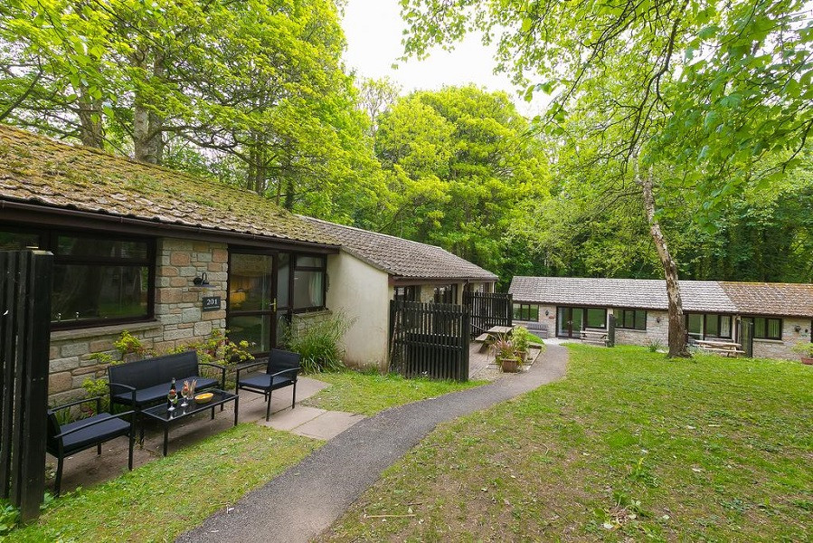Vacation Hub International - VHI - Travel Club - Cosy Woodland Home