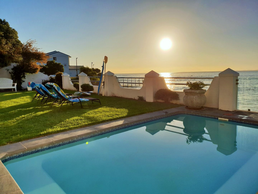 Vacation Hub International - VHI - Travel Club - Westbank private beach villa