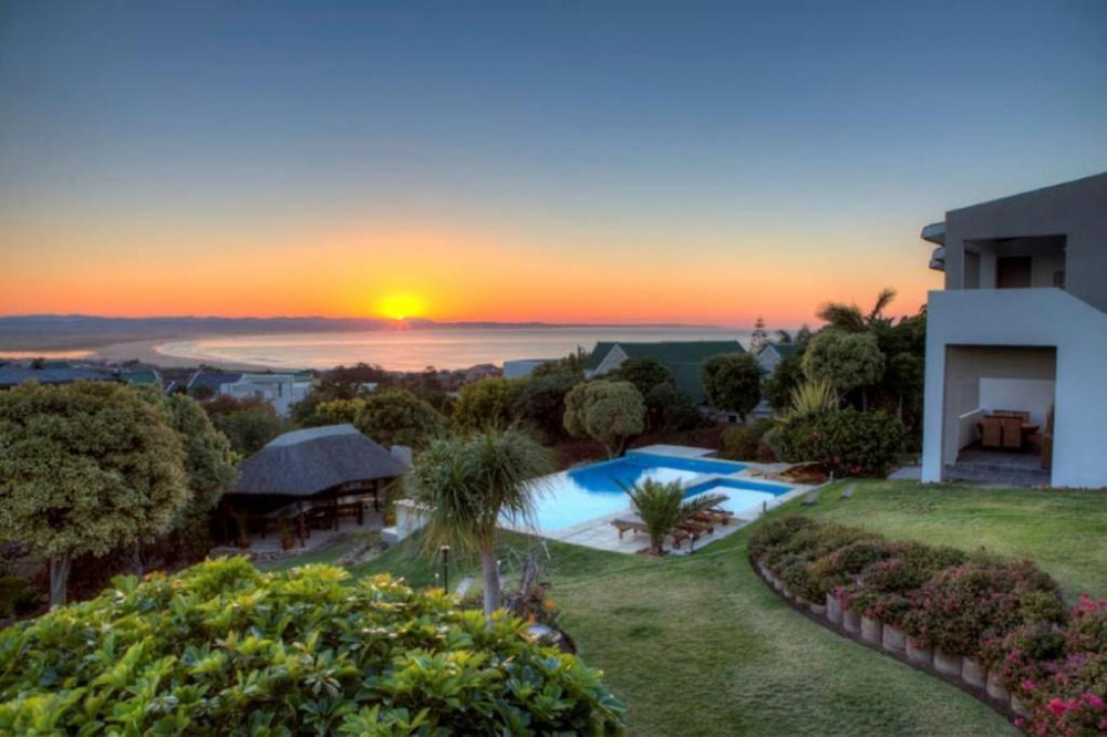 Vacation Hub International - VHI - Travel Club - The Ocean Bay Luxury Guesthouse