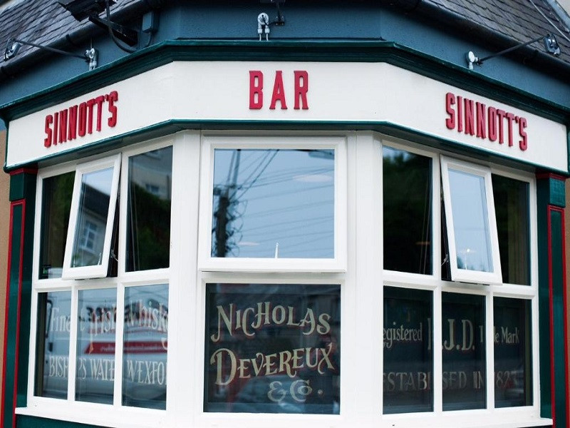 Vacation Hub International - VHI - Travel Club - Sinnotts Bar