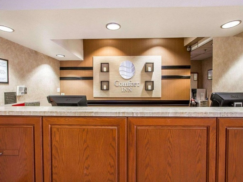 Vacation Hub International - VHI - Travel Club - Comfort Inn I-10 West at 51st Ave