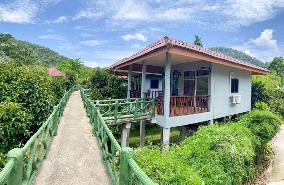 Vacation Hub International - VHI - Travel Club - Khao Sok Jungle Huts Resort