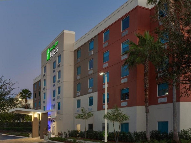 Vacation Hub International - VHI - Travel Club - Holiday Inn Express Hotel & Suites Fort Lauderdale Airport/