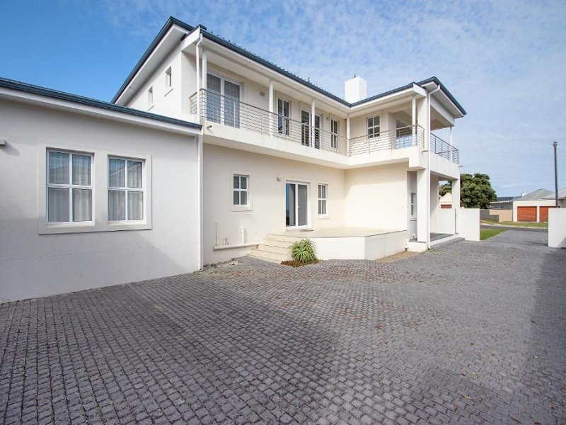 Vacation Hub International - VHI - Travel Club - Ocean View Family Beach House