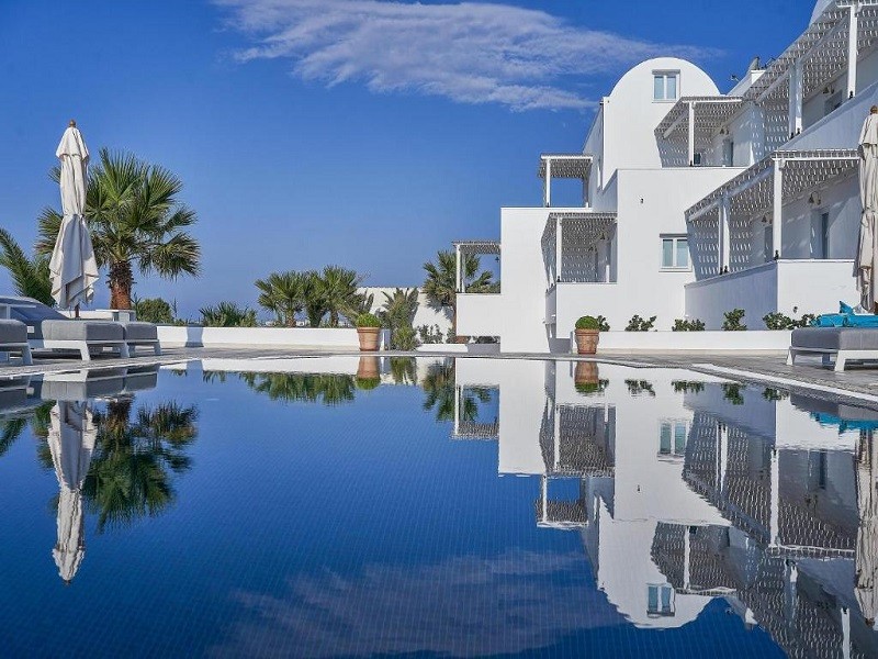 Vacation Hub International - VHI - Travel Club - Petri Suites Santorini