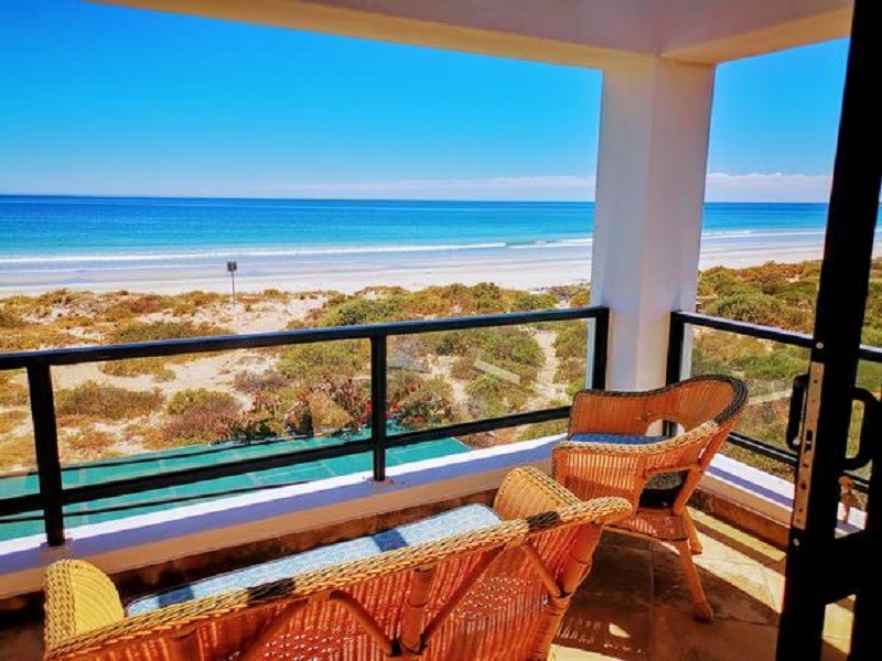 Vacation Hub International - VHI - Travel Club - WeskusKuier - Bay Watch Beachfront Villa