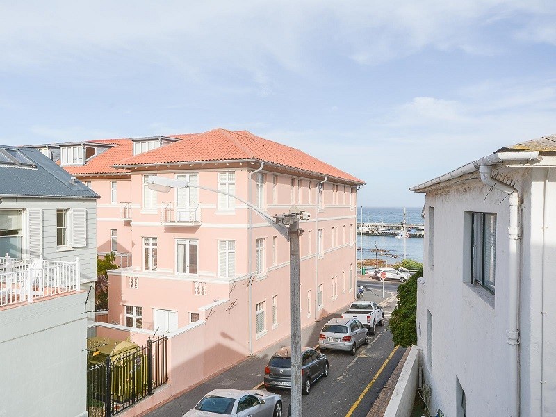 Vacation Hub International - VHI - Travel Club - Open Home - Sunny Windsor Apartment in Kalk Bay