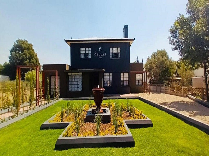 Vacation Hub International - VHI - Travel Club - Cellar In Town
