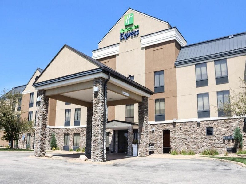 Vacation Hub International - VHI - Travel Club - Holiday Inn Express Cedar Rapids - Collins Road, an IHG Hot