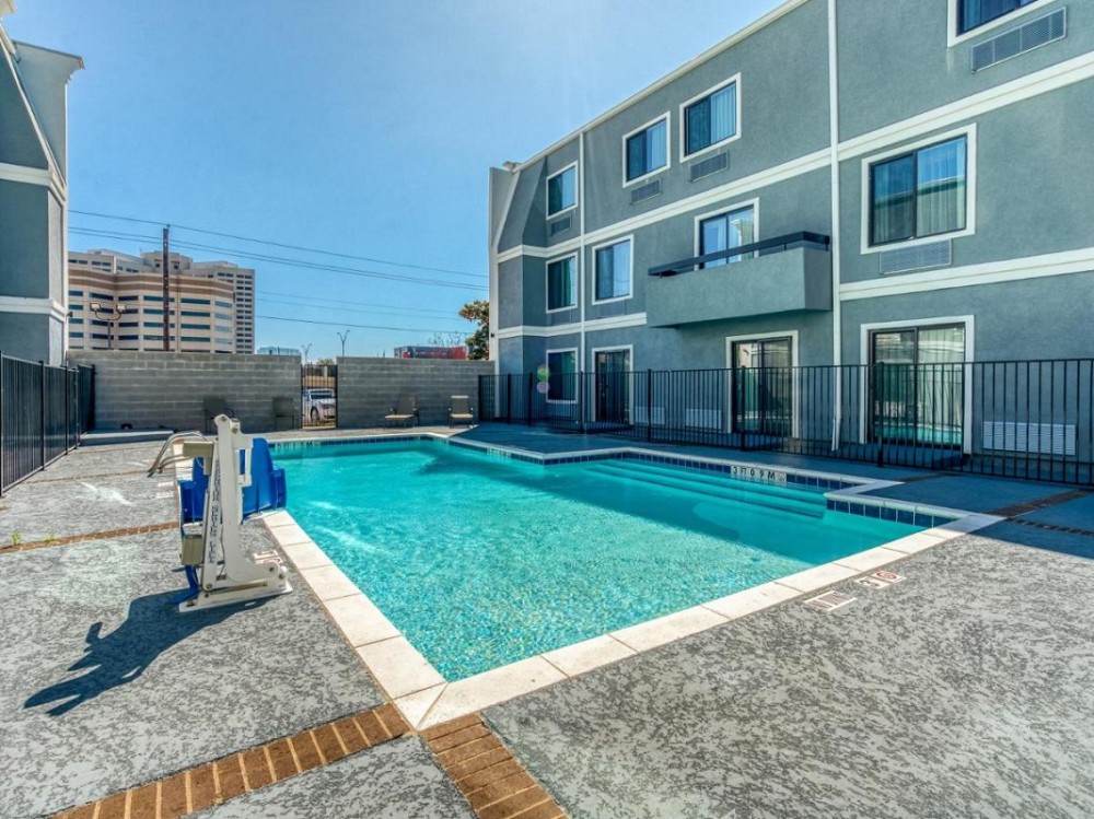 Vacation Hub International - VHI - Travel Club - Alexis Hotel & Banquets Dallas Park Central Galleria