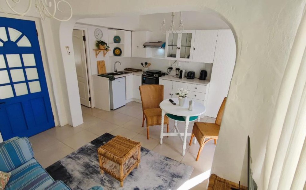 Vacation Hub International - VHI - Travel Club - Squirrels Nook Cottage Constantia
